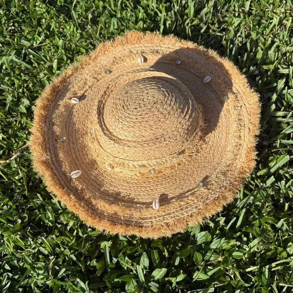 Tan Straw Sun Hat with Shell Accents BRAND NEW - Large Hat
